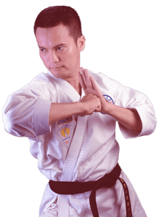 Instructor de Bekho Martial Arts en posición de defensa